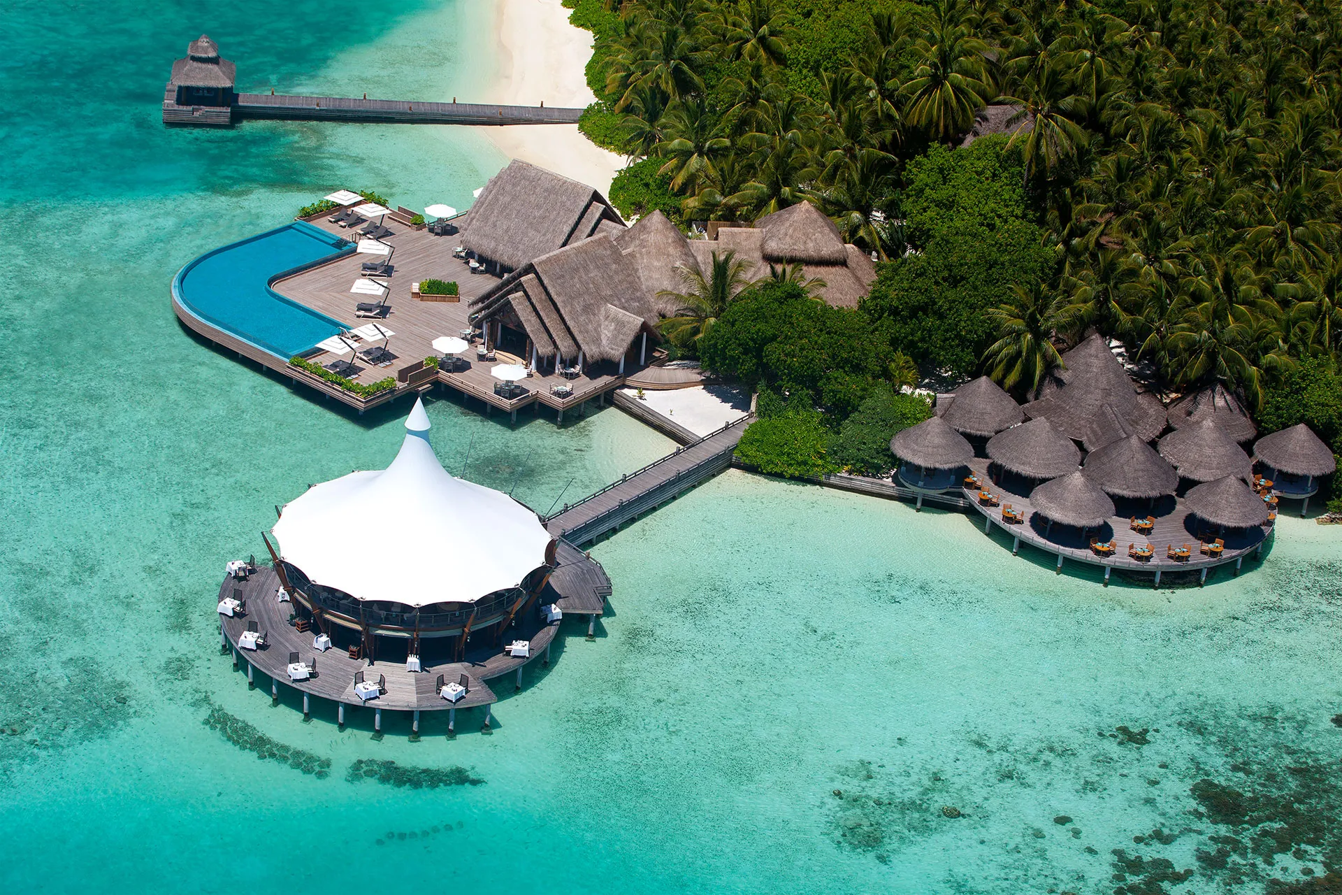 Überwasser Restaurants eines maledivischen Luxusresorts