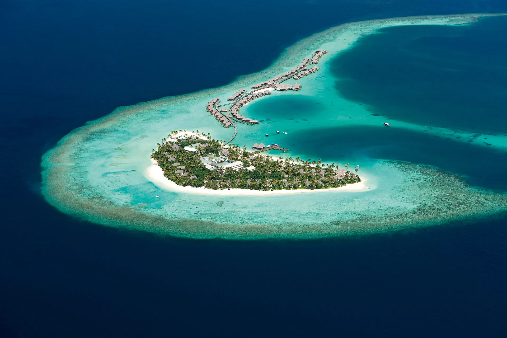 Insel mit Luxusresort auf den Malediven