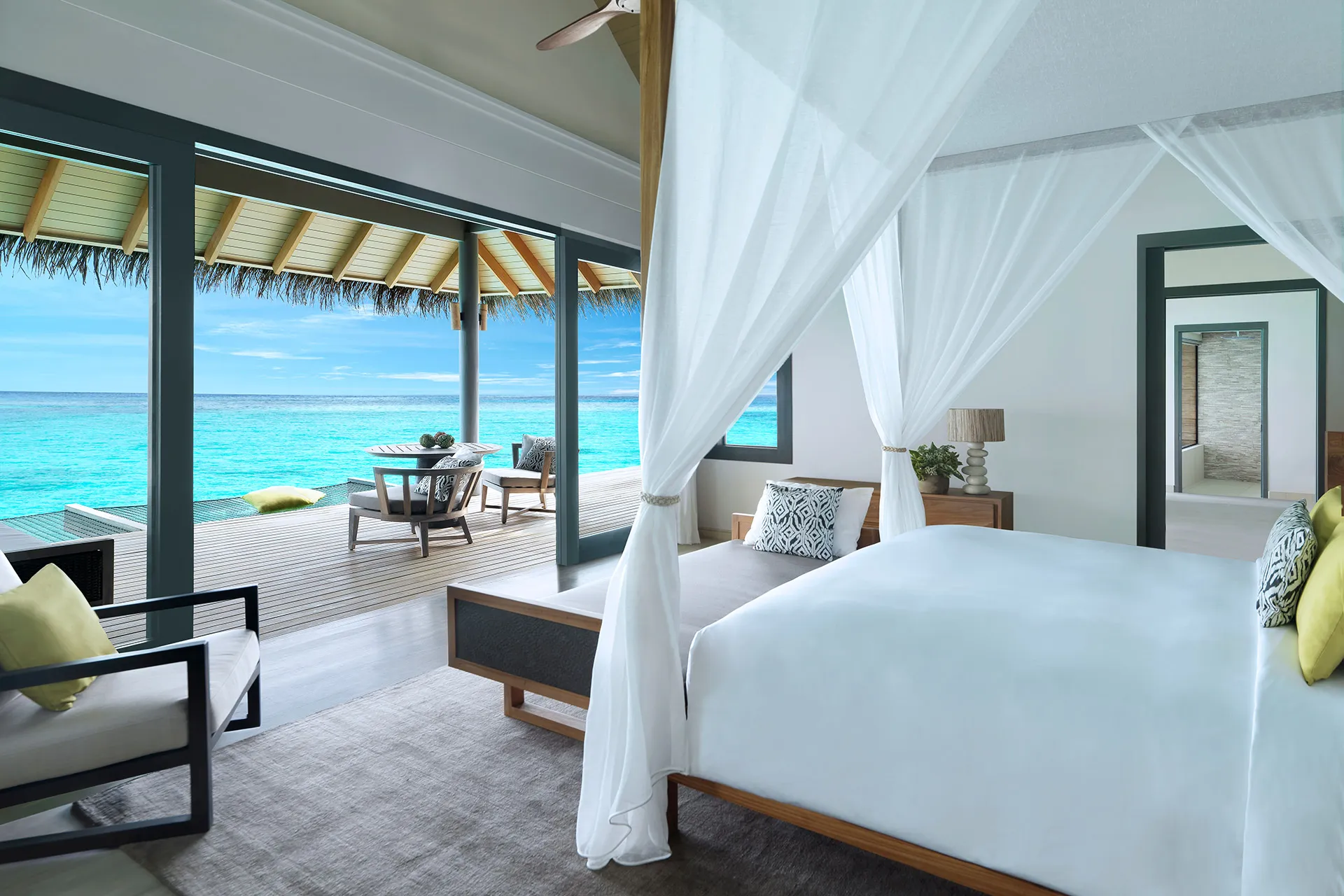 Schlafzimmer mit Panorama Blick aufs Meer